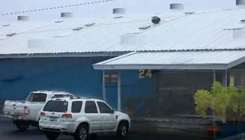 cielo túnel bajo las fuertes lluvias